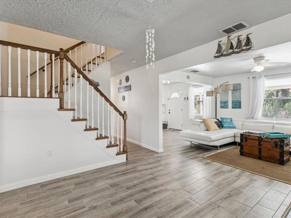 Activo con contrato: $329,000 (3 camas, 2 baños, 1320 Pies cuadrados)