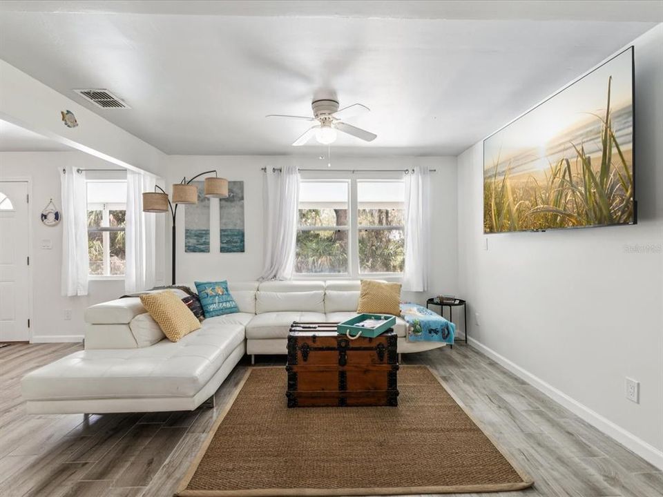 Activo con contrato: $329,000 (3 camas, 2 baños, 1320 Pies cuadrados)