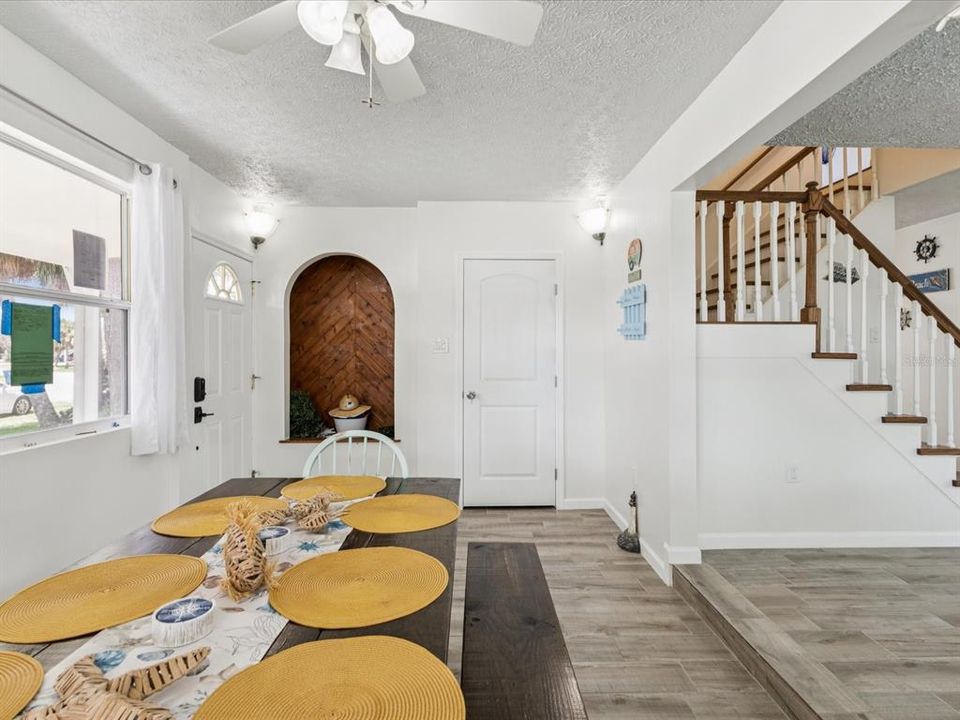 Activo con contrato: $329,000 (3 camas, 2 baños, 1320 Pies cuadrados)