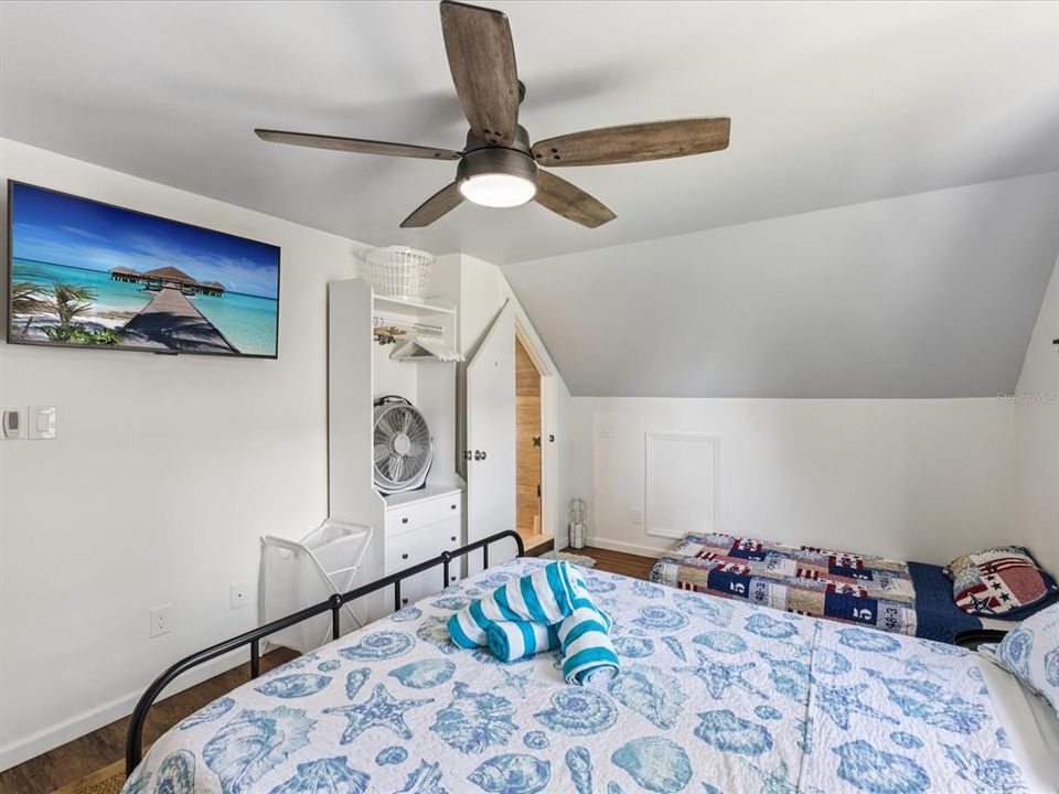 Activo con contrato: $329,000 (3 camas, 2 baños, 1320 Pies cuadrados)