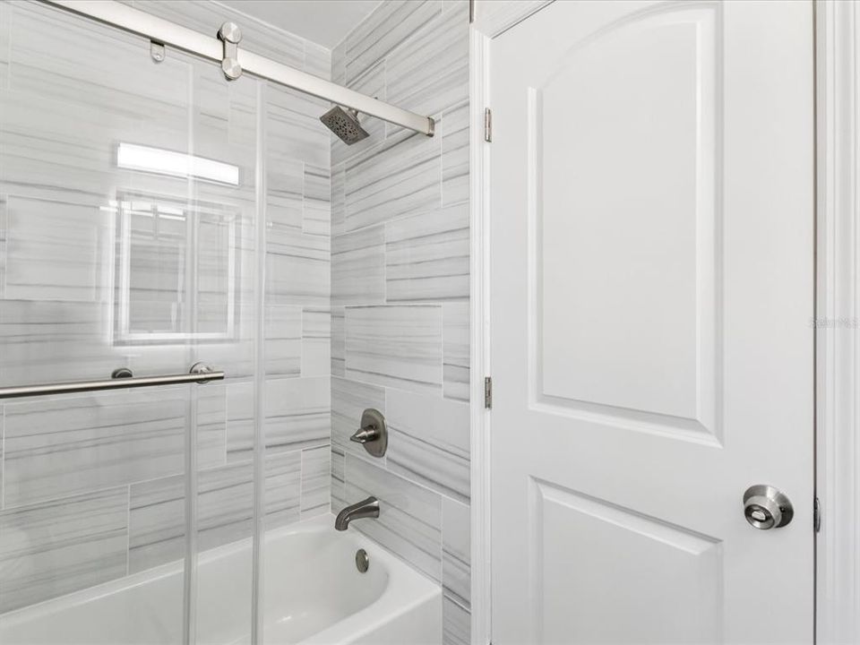 Activo con contrato: $329,000 (3 camas, 2 baños, 1320 Pies cuadrados)