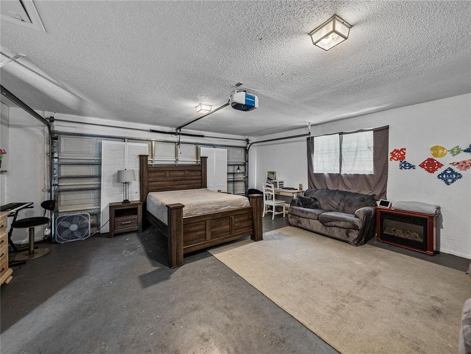 For Sale: $529,900 (6 beds, 4 baths, 2711 Square Feet)