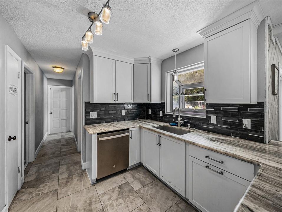 For Sale: $529,900 (6 beds, 4 baths, 2711 Square Feet)