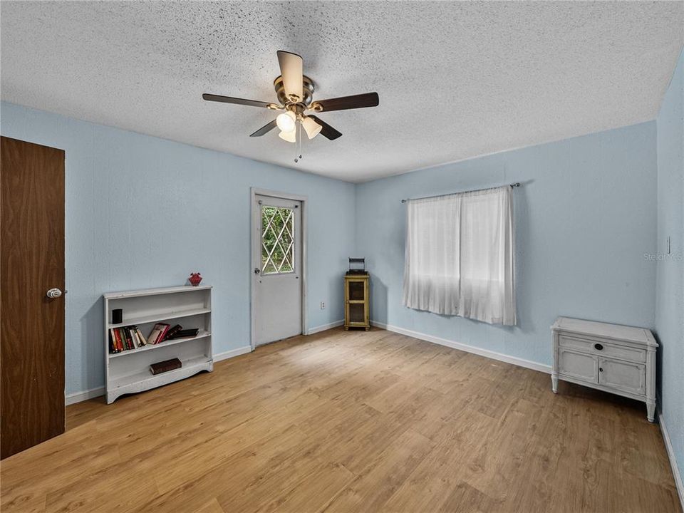 For Sale: $529,900 (6 beds, 4 baths, 2711 Square Feet)