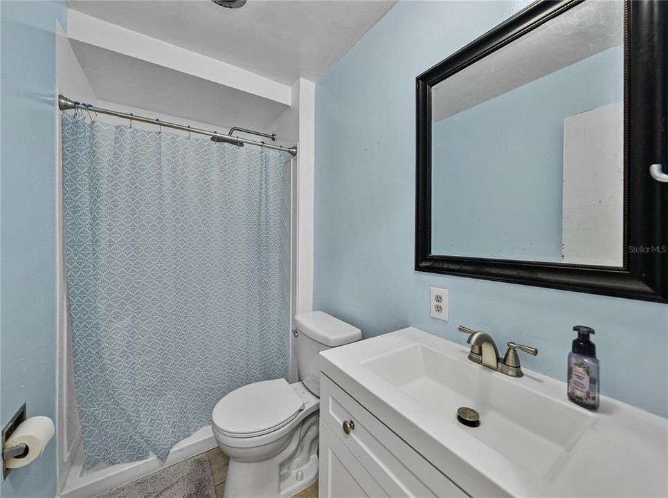 For Sale: $529,900 (6 beds, 4 baths, 2711 Square Feet)