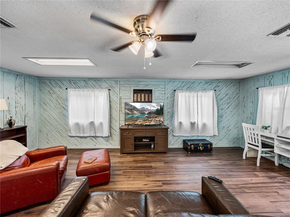 For Sale: $529,900 (6 beds, 4 baths, 2711 Square Feet)