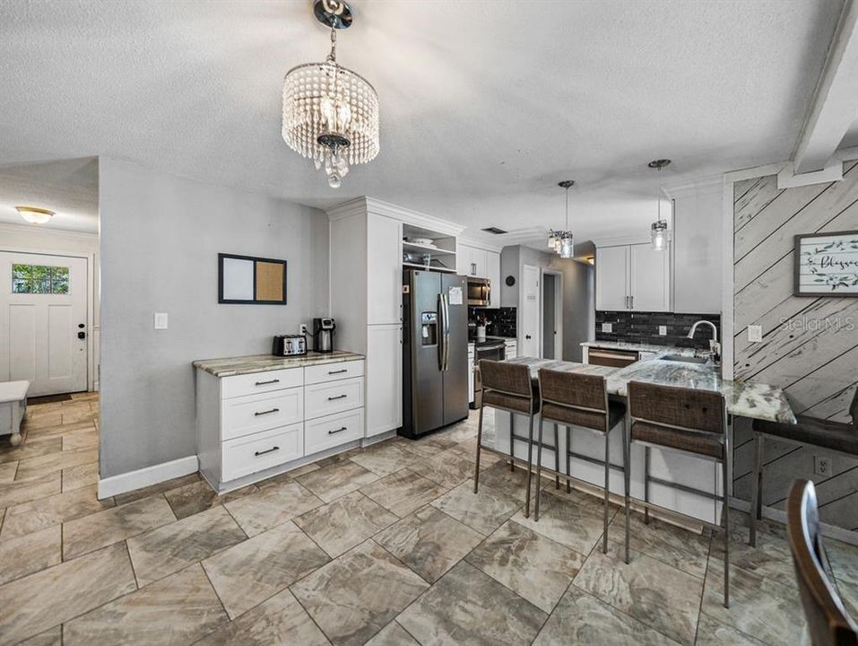 For Sale: $529,900 (6 beds, 4 baths, 2711 Square Feet)