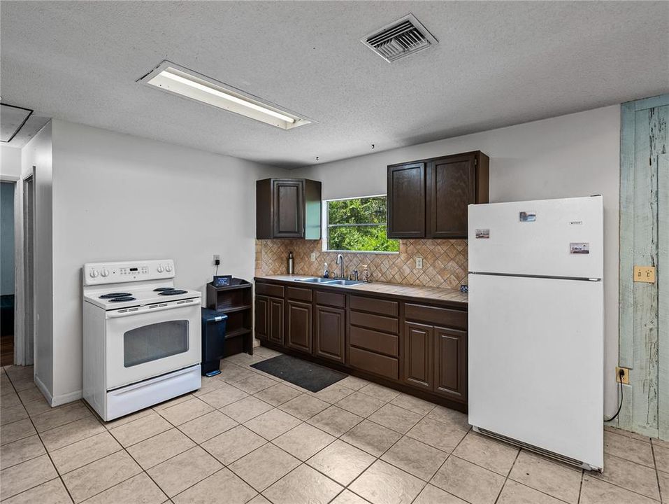 For Sale: $529,900 (6 beds, 4 baths, 2711 Square Feet)