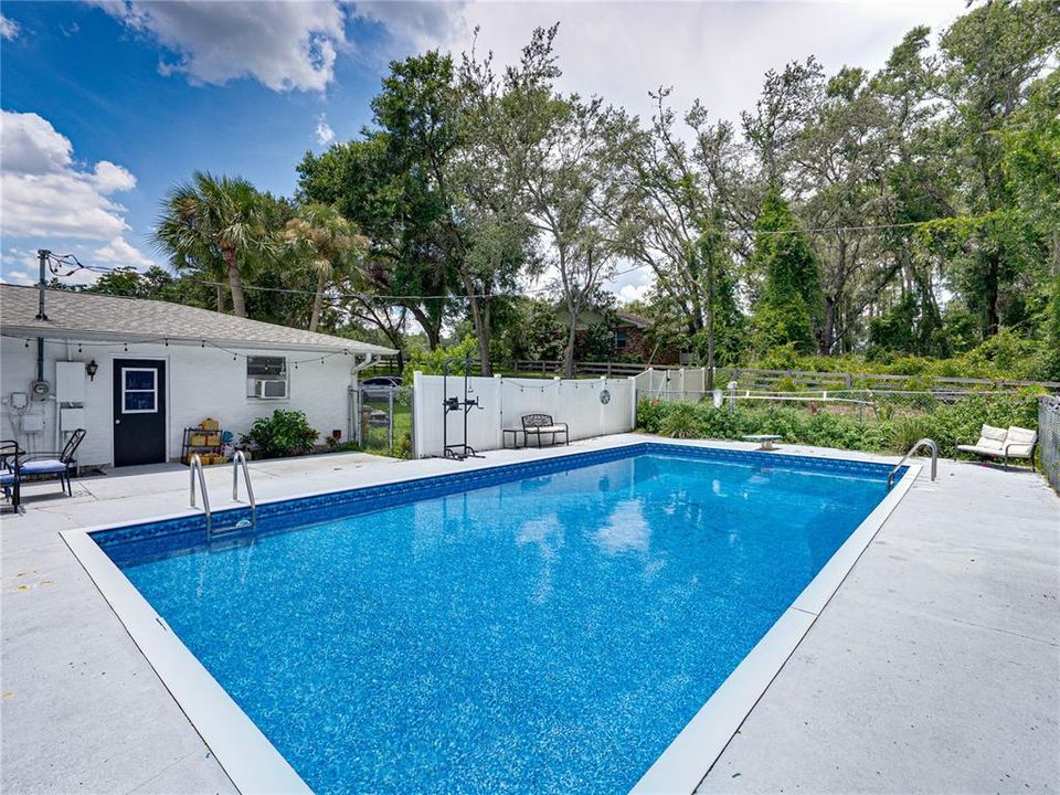 For Sale: $529,900 (6 beds, 4 baths, 2711 Square Feet)