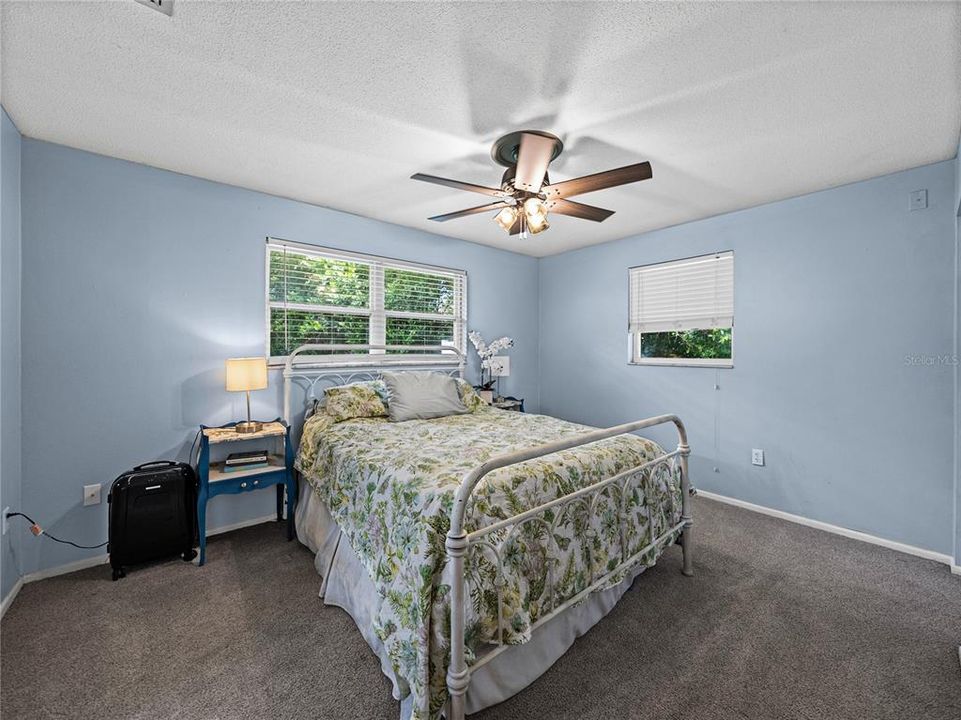 For Sale: $529,900 (6 beds, 4 baths, 2711 Square Feet)