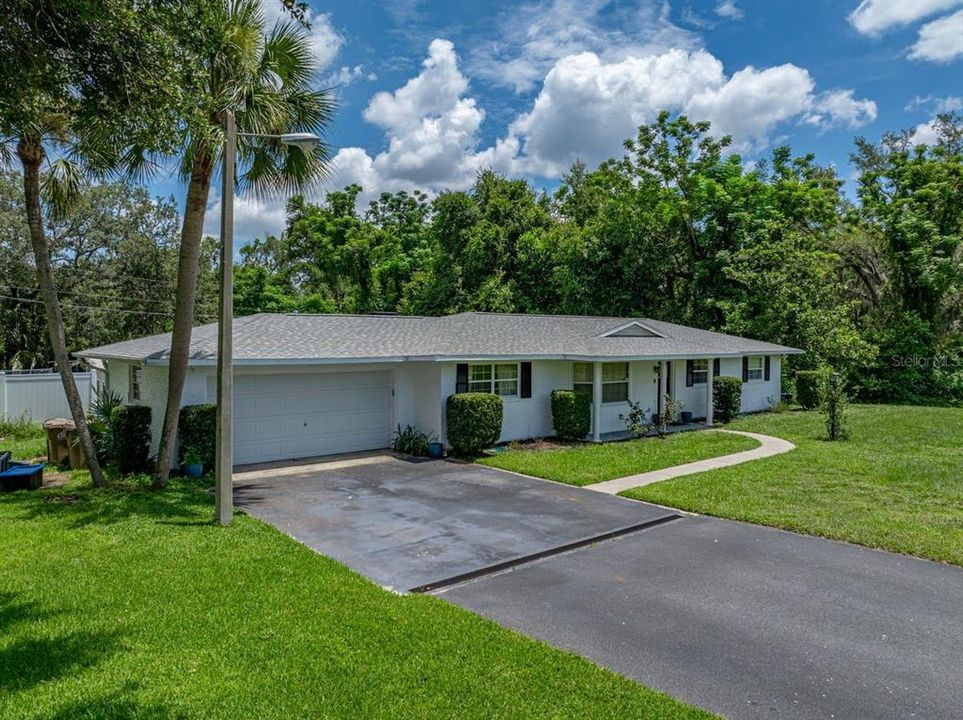 For Sale: $529,900 (6 beds, 4 baths, 2711 Square Feet)