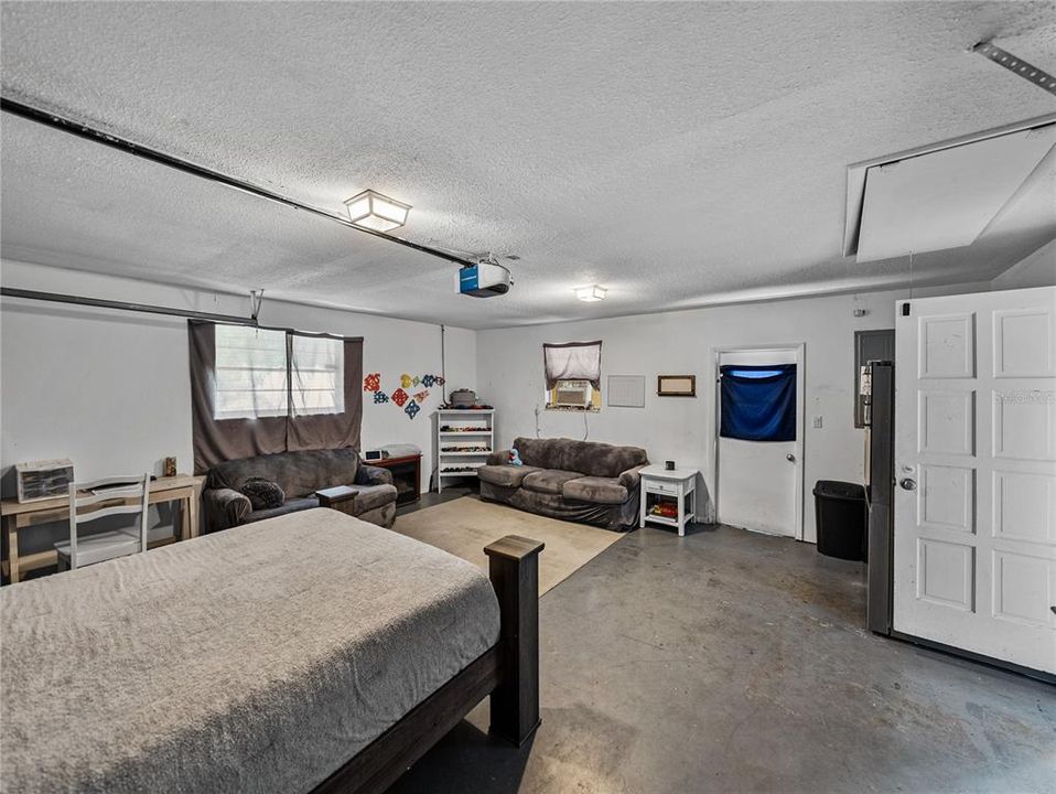 For Sale: $529,900 (6 beds, 4 baths, 2711 Square Feet)