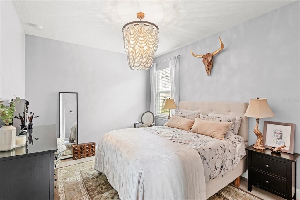 Под контрактом: $1,299,999 (6 спален, 5 ванн, 4615 Квадратных фут)