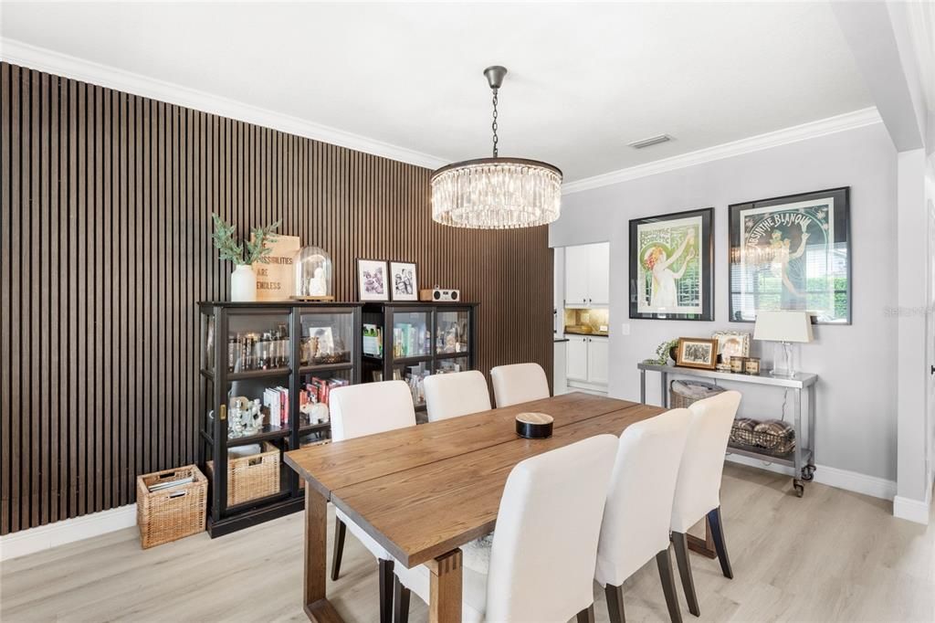 Под контрактом: $1,299,999 (6 спален, 5 ванн, 4615 Квадратных фут)