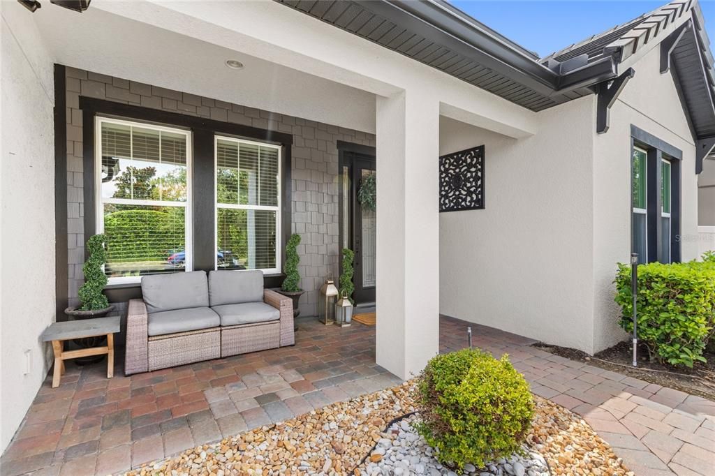 Под контрактом: $1,299,999 (6 спален, 5 ванн, 4615 Квадратных фут)