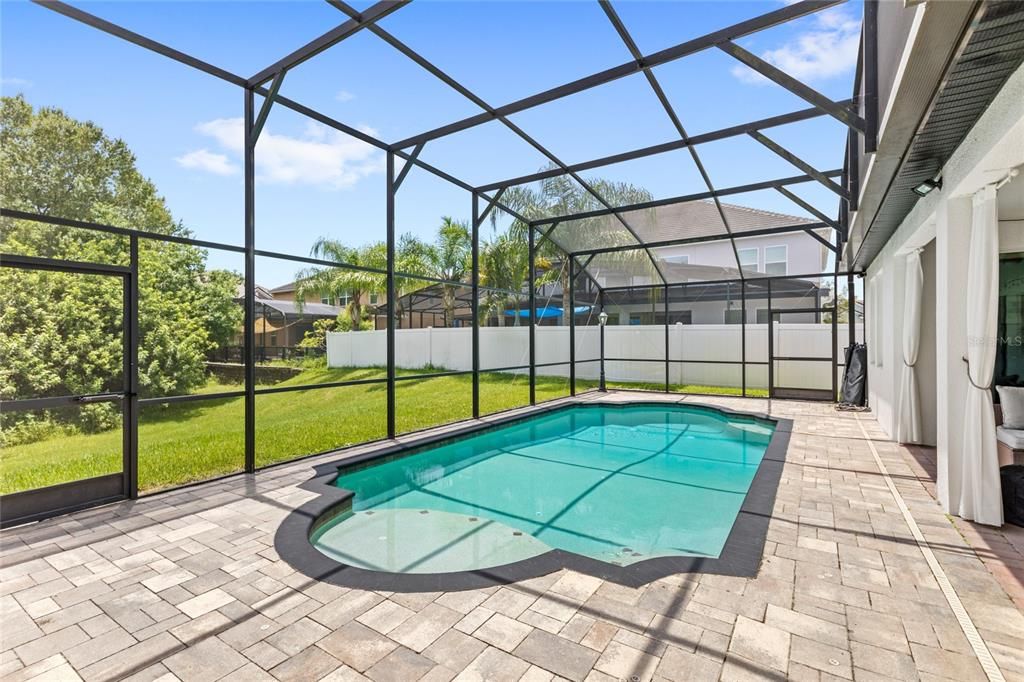 Под контрактом: $1,299,999 (6 спален, 5 ванн, 4615 Квадратных фут)