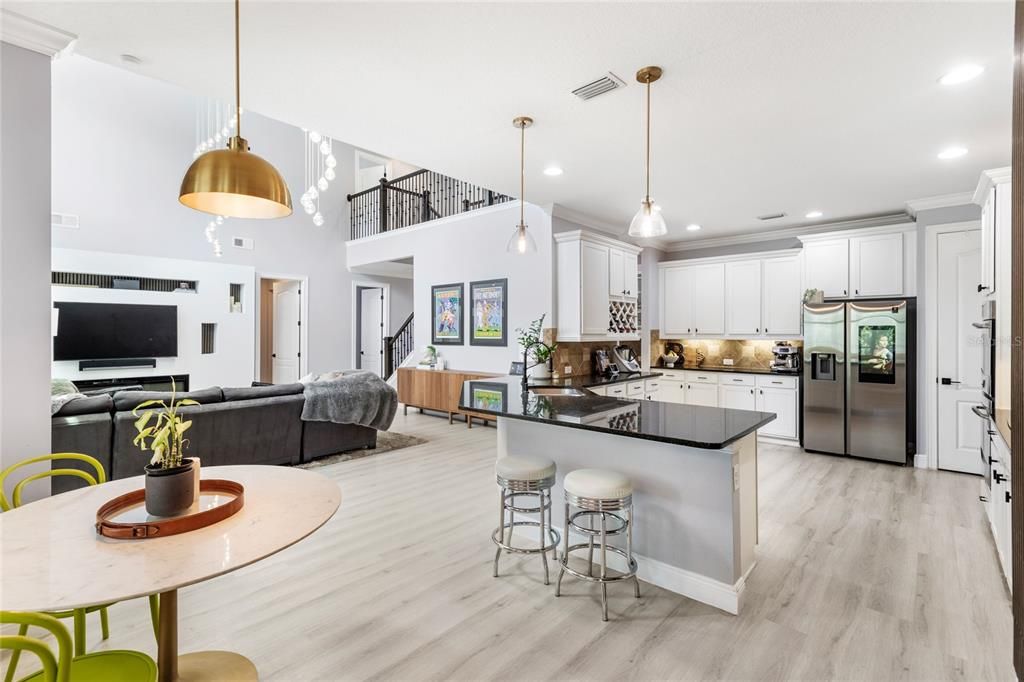 Под контрактом: $1,299,999 (6 спален, 5 ванн, 4615 Квадратных фут)