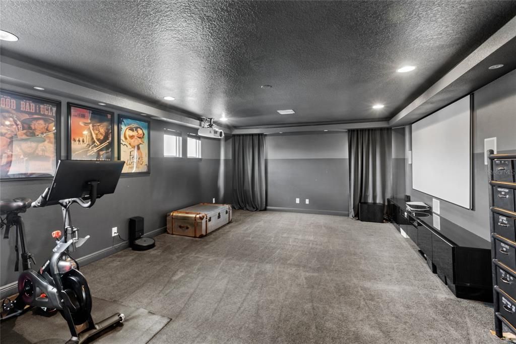 Под контрактом: $1,299,999 (6 спален, 5 ванн, 4615 Квадратных фут)