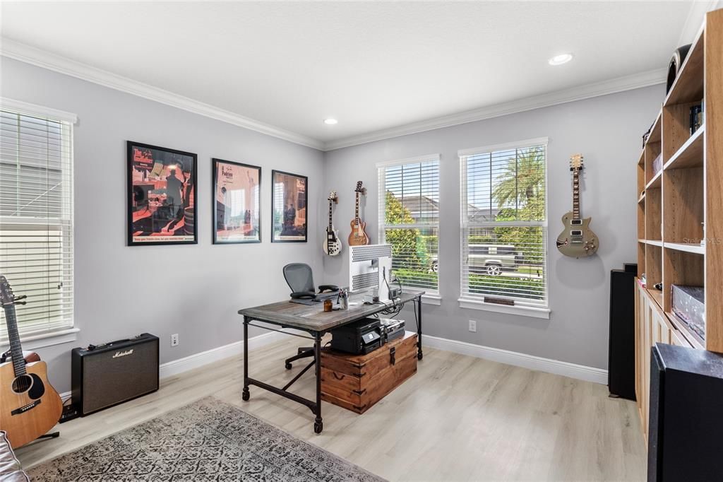 Под контрактом: $1,299,999 (6 спален, 5 ванн, 4615 Квадратных фут)