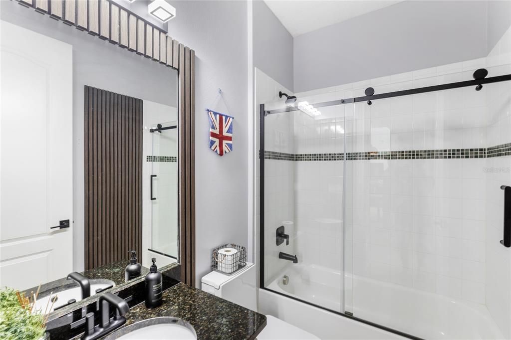 Под контрактом: $1,299,999 (6 спален, 5 ванн, 4615 Квадратных фут)