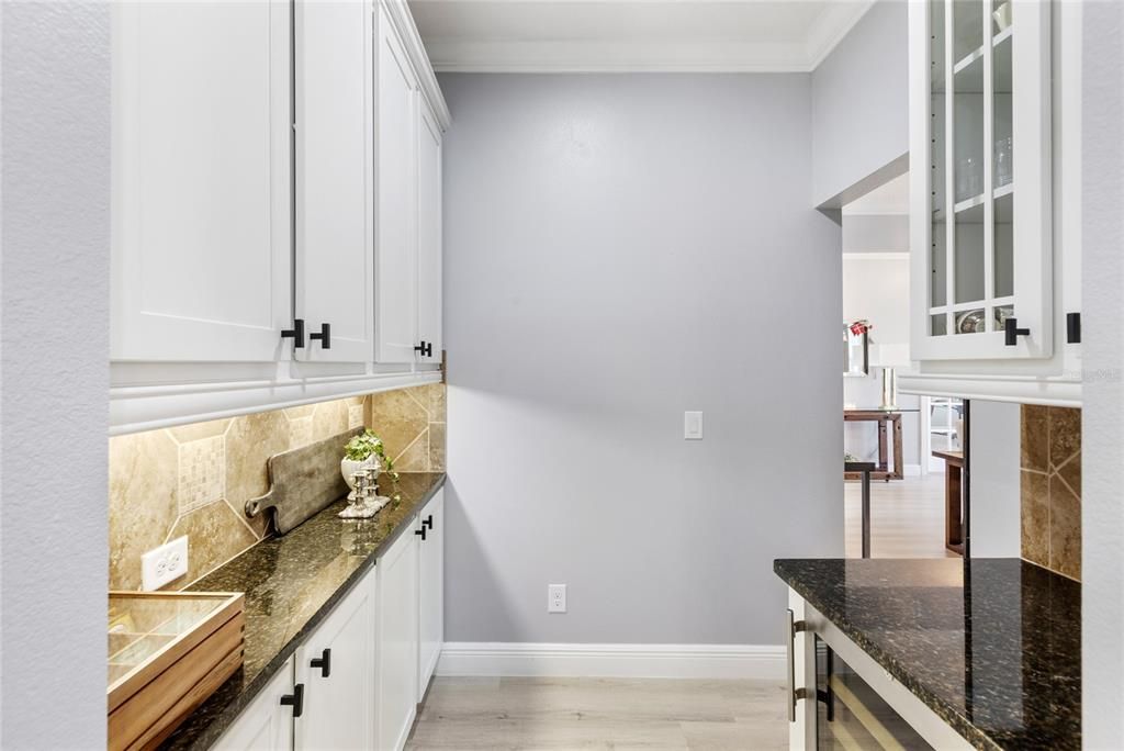 Под контрактом: $1,299,999 (6 спален, 5 ванн, 4615 Квадратных фут)