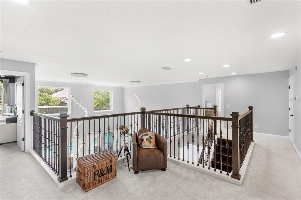 Под контрактом: $1,299,999 (6 спален, 5 ванн, 4615 Квадратных фут)