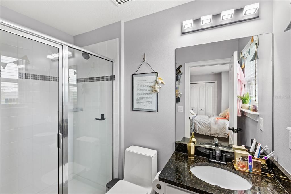 Под контрактом: $1,299,999 (6 спален, 5 ванн, 4615 Квадратных фут)