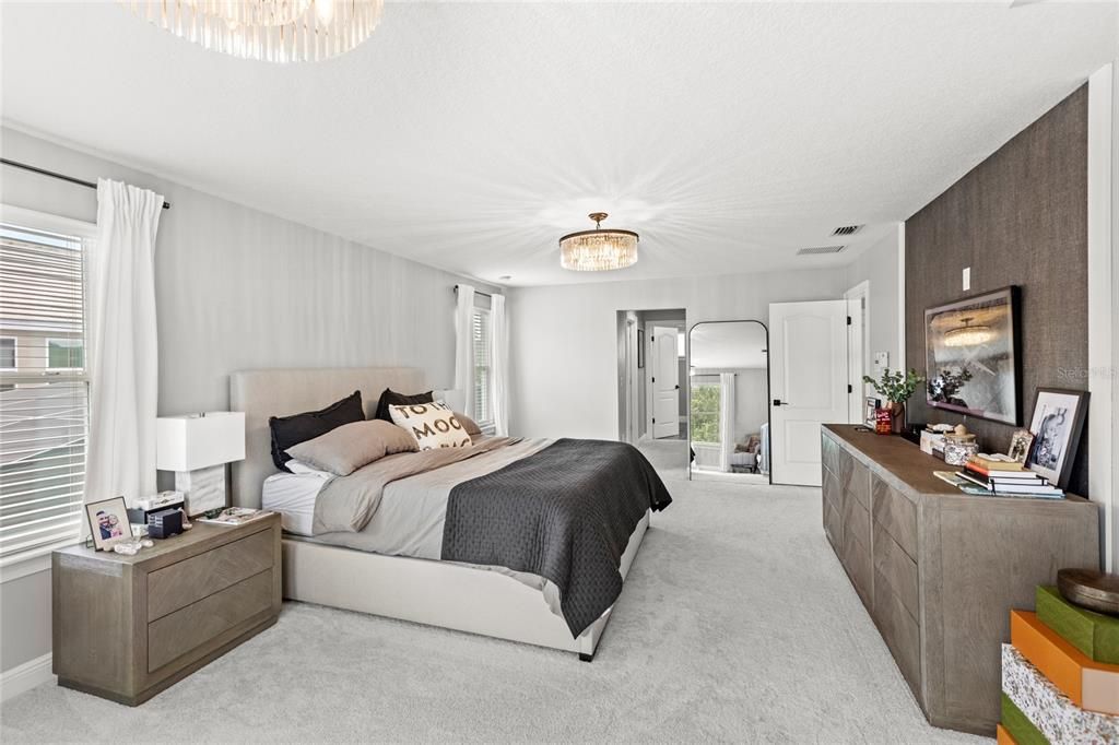 Под контрактом: $1,299,999 (6 спален, 5 ванн, 4615 Квадратных фут)