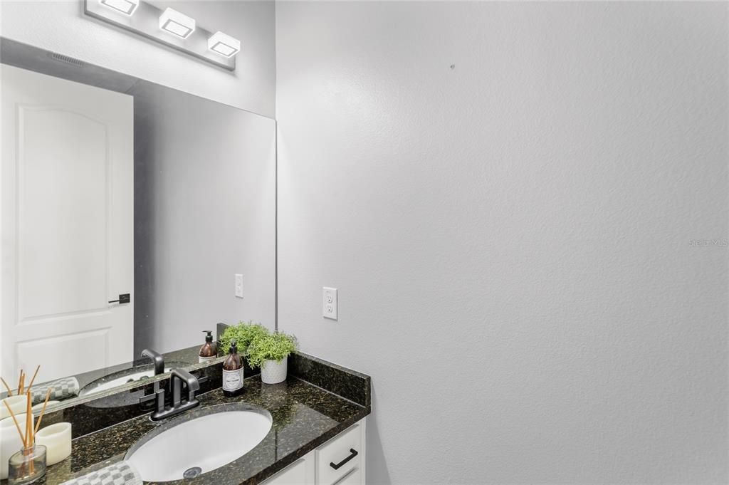 Под контрактом: $1,299,999 (6 спален, 5 ванн, 4615 Квадратных фут)