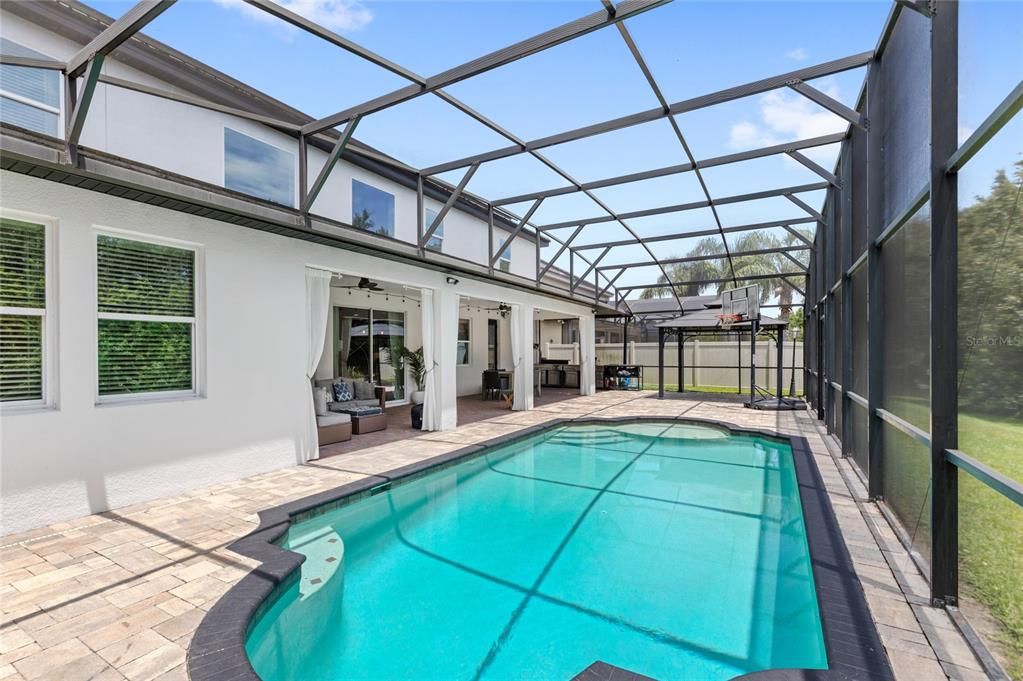 Под контрактом: $1,299,999 (6 спален, 5 ванн, 4615 Квадратных фут)