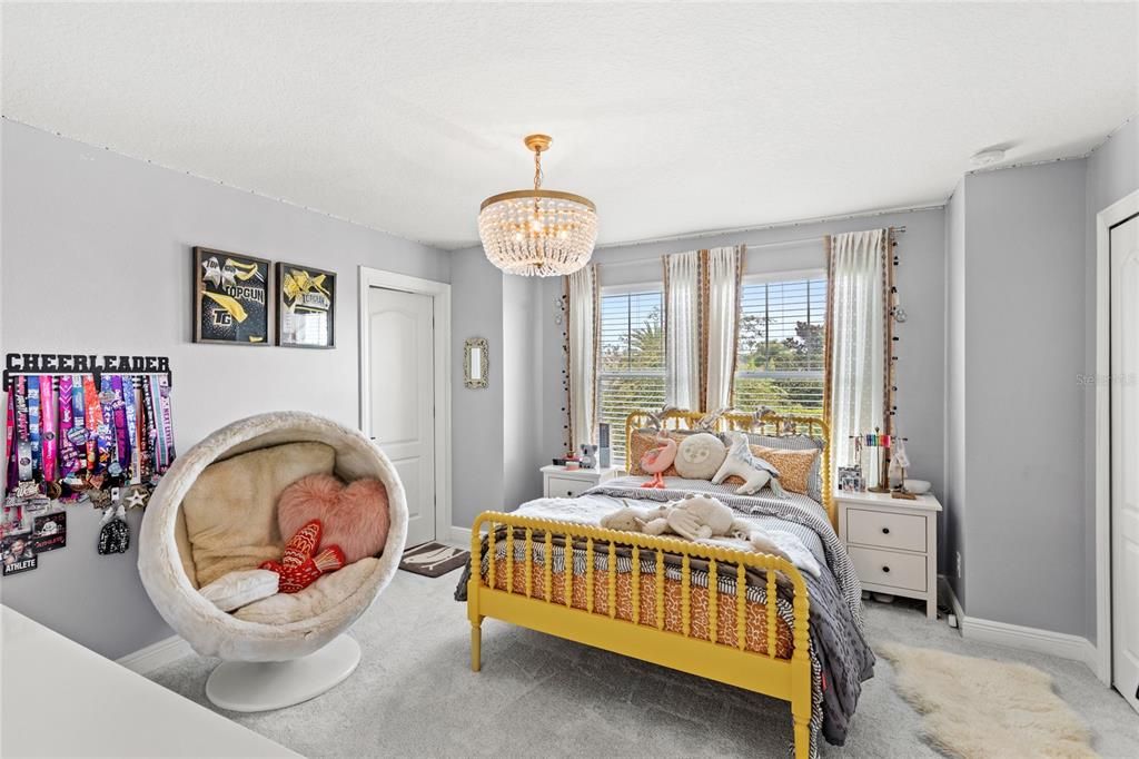 Под контрактом: $1,299,999 (6 спален, 5 ванн, 4615 Квадратных фут)