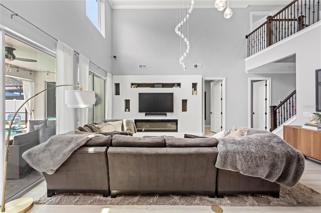 Под контрактом: $1,299,999 (6 спален, 5 ванн, 4615 Квадратных фут)