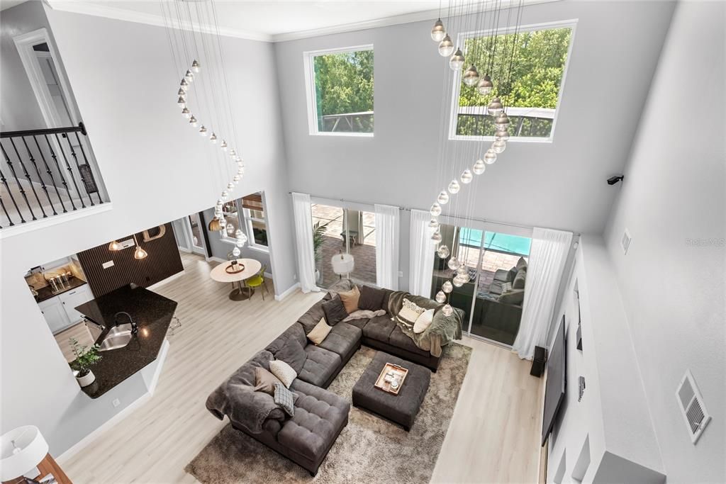 Под контрактом: $1,299,999 (6 спален, 5 ванн, 4615 Квадратных фут)