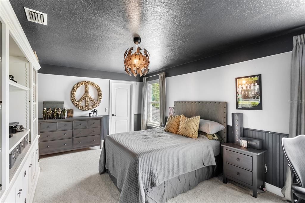 Под контрактом: $1,299,999 (6 спален, 5 ванн, 4615 Квадратных фут)