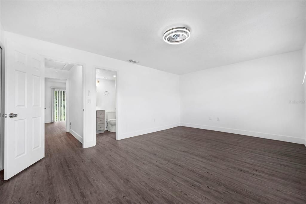 Activo con contrato: $285,000 (3 camas, 3 baños, 1328 Pies cuadrados)