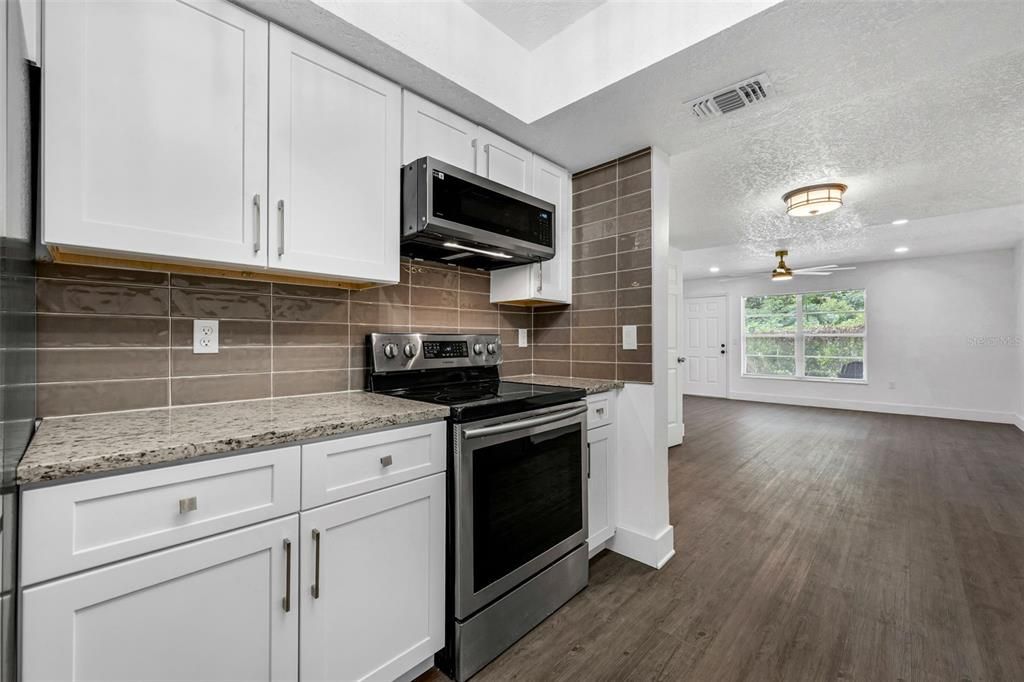 Activo con contrato: $285,000 (3 camas, 3 baños, 1328 Pies cuadrados)