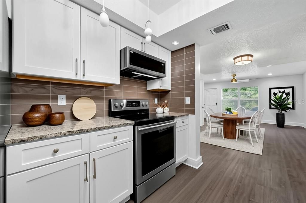 Activo con contrato: $285,000 (3 camas, 3 baños, 1328 Pies cuadrados)