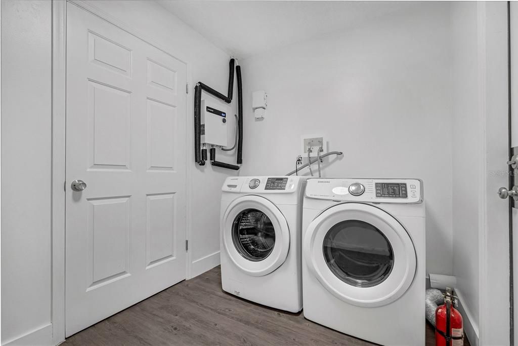 Activo con contrato: $285,000 (3 camas, 3 baños, 1328 Pies cuadrados)