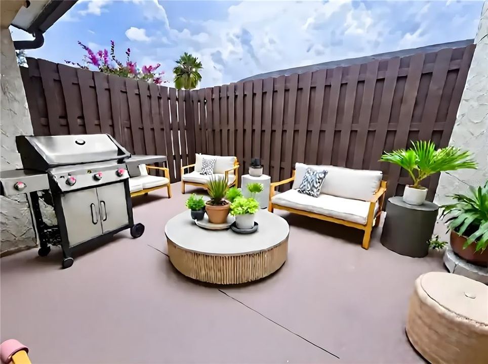 Activo con contrato: $285,000 (3 camas, 3 baños, 1328 Pies cuadrados)