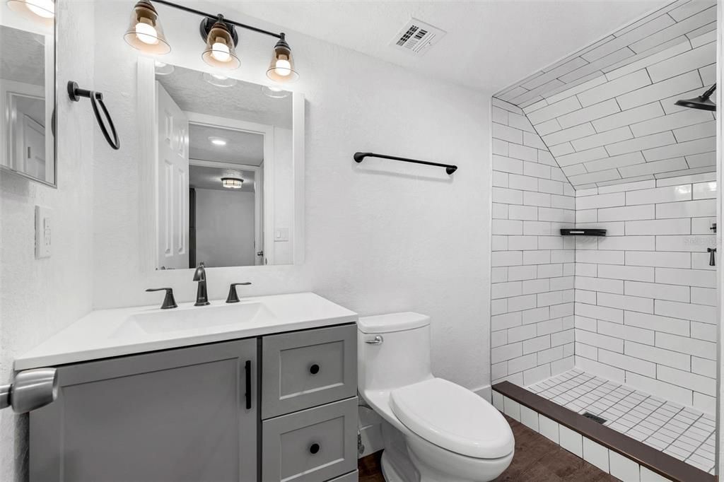 Activo con contrato: $285,000 (3 camas, 3 baños, 1328 Pies cuadrados)