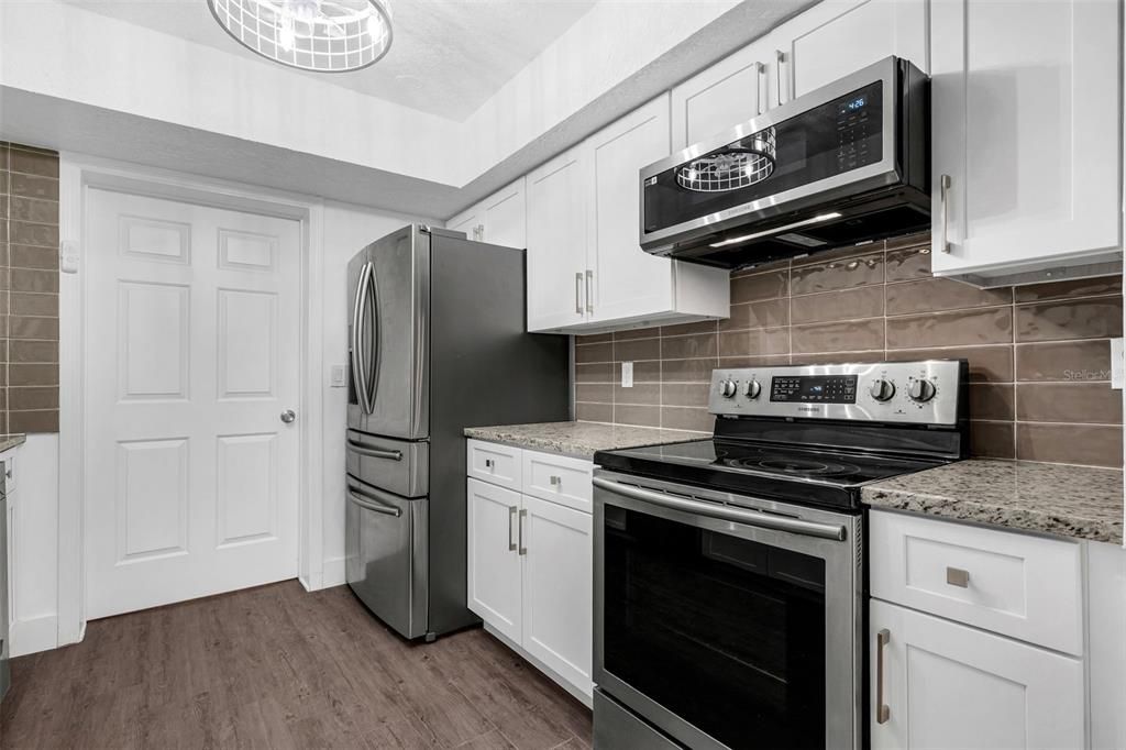 Activo con contrato: $285,000 (3 camas, 3 baños, 1328 Pies cuadrados)