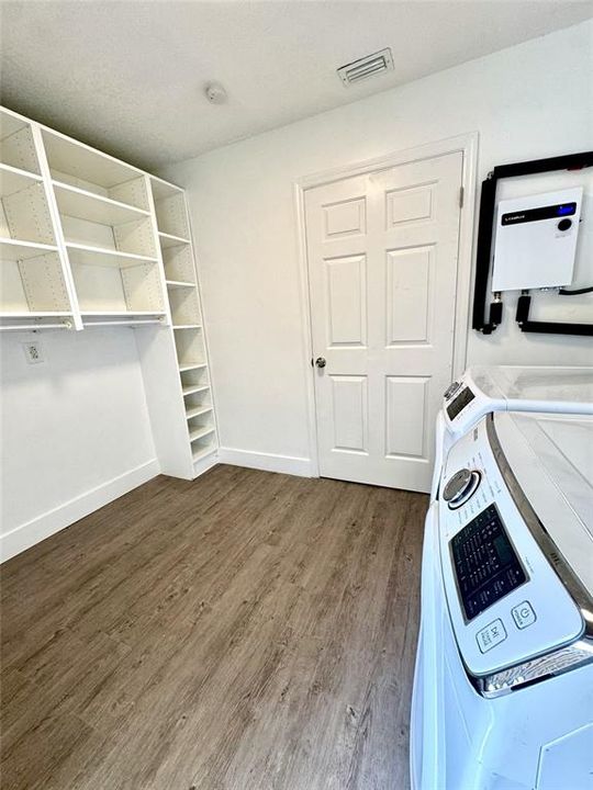 Activo con contrato: $285,000 (3 camas, 3 baños, 1328 Pies cuadrados)