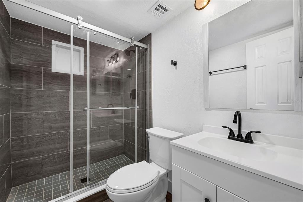 Activo con contrato: $285,000 (3 camas, 3 baños, 1328 Pies cuadrados)