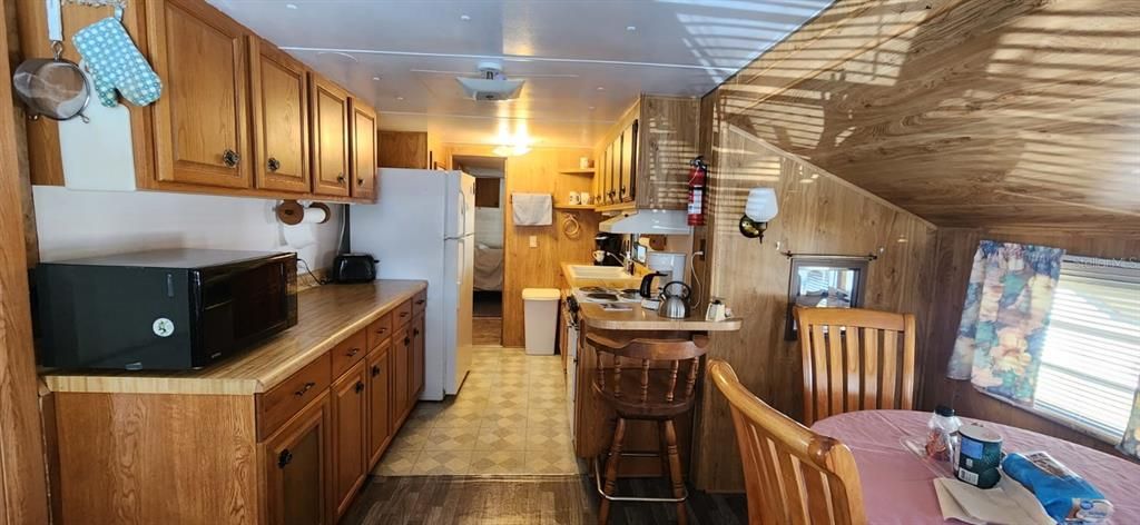 For Sale: $85,000 (1 beds, 1 baths, 616 Square Feet)