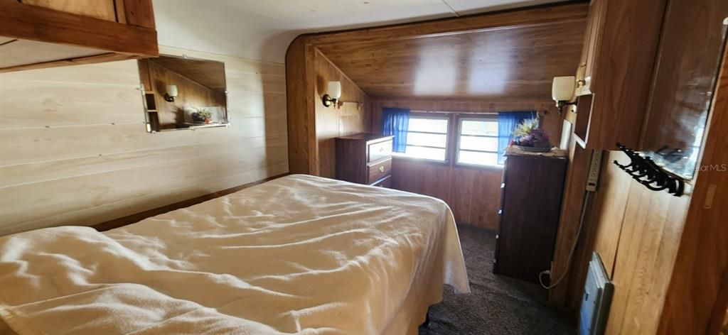 For Sale: $85,000 (1 beds, 1 baths, 616 Square Feet)