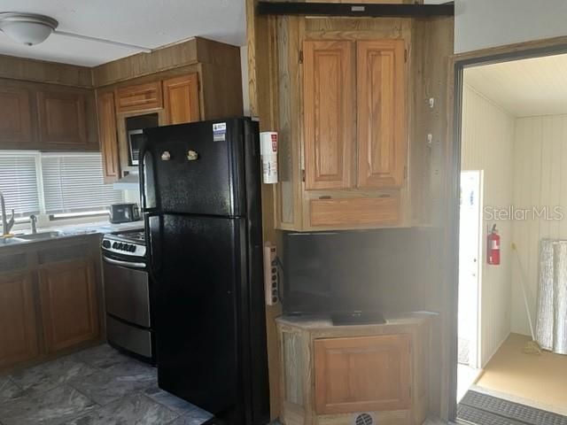 For Sale: $100,000 (1 beds, 1 baths, 684 Square Feet)