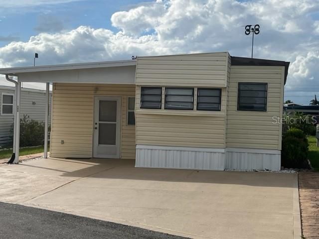 For Sale: $100,000 (1 beds, 1 baths, 684 Square Feet)