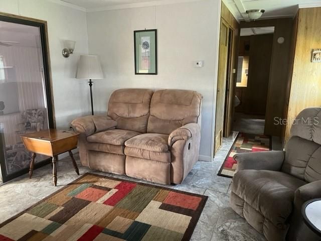 For Sale: $100,000 (1 beds, 1 baths, 684 Square Feet)