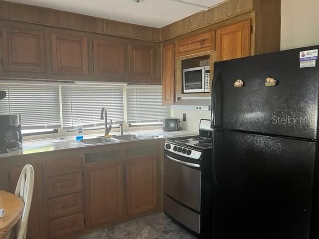 For Sale: $100,000 (1 beds, 1 baths, 684 Square Feet)