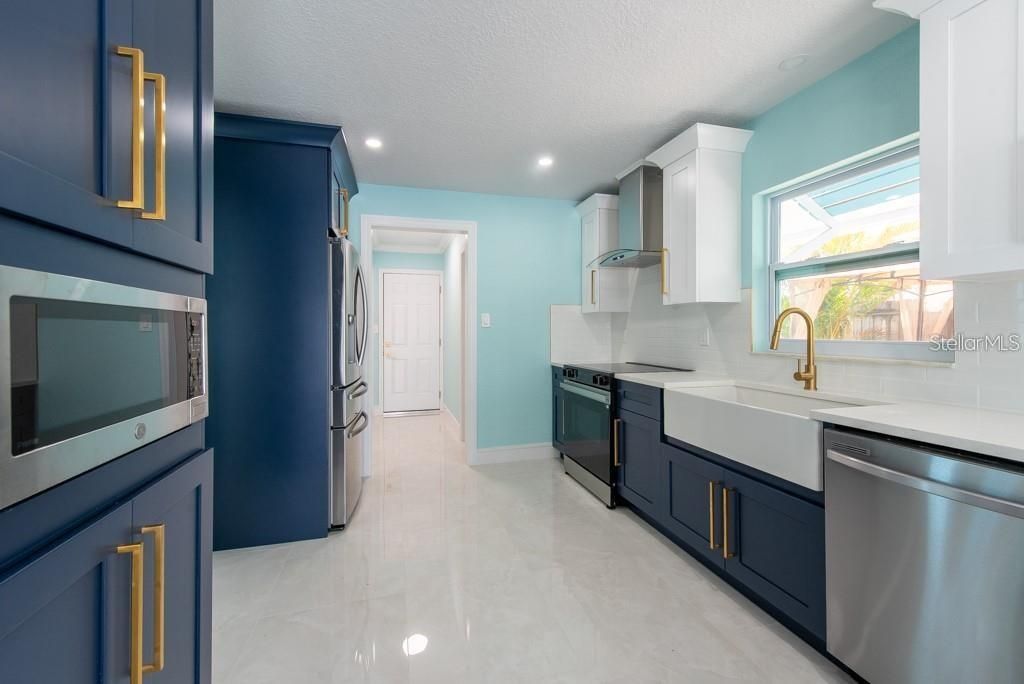 出租: $4,800 (3 贝兹, 3 浴室, 1868 平方英尺)